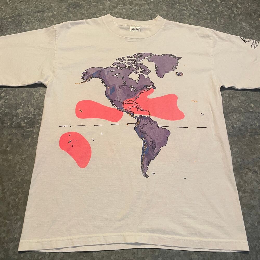 Vintage Traveller World Map Natural Dangers Disasters 1995 T-Shirt Large USA 90s